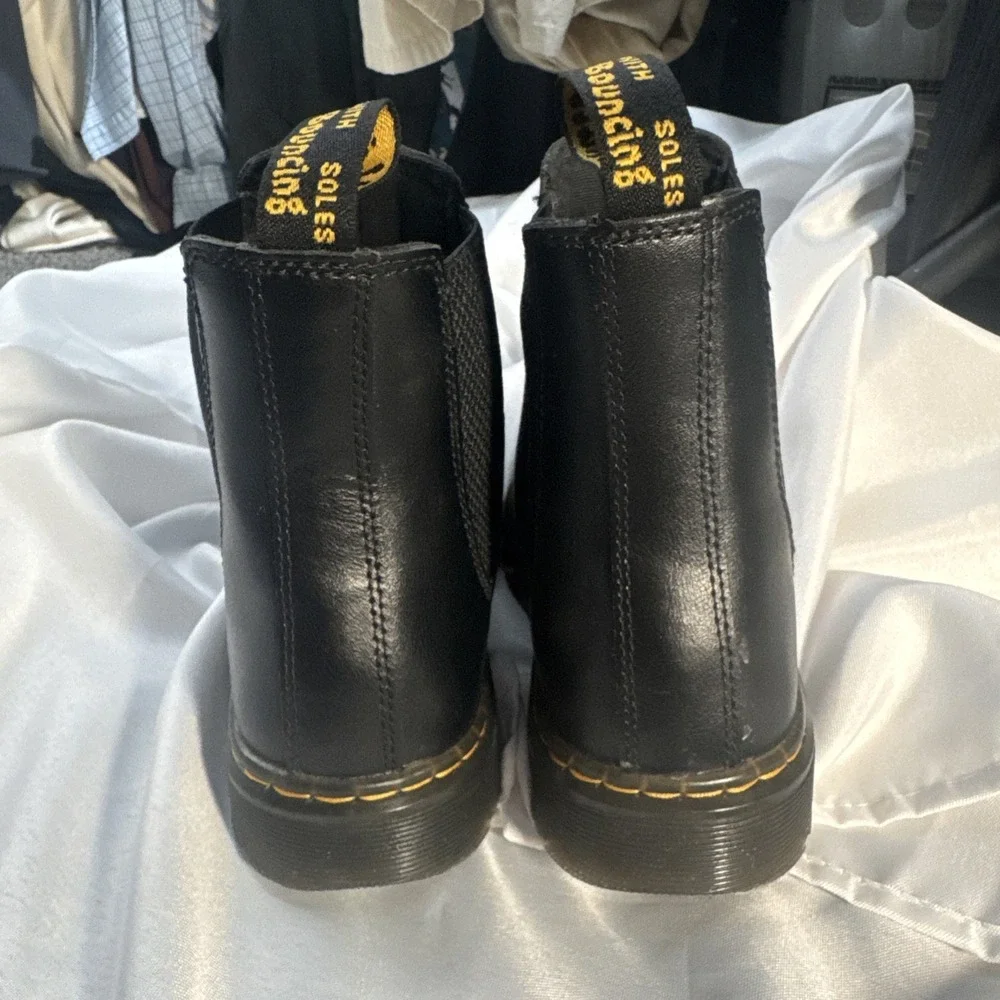 Dr. Doc Martens Dorrian Chelsea Leather Boots Men's Size 6 / Women's Size 7 US